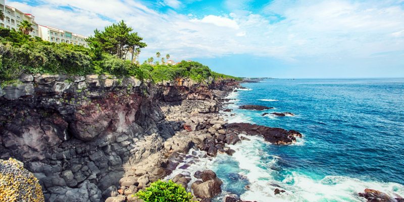 Jeju Island is one of South Korea’s best summer destinations. With beautiful beaches, stunning natural landscapes, and all kinds of quirky sights, there’s so much to see and do in this “island of the gods.” Plan your trip and get ready for an exciting holiday – here’s where to stay in Jeju.