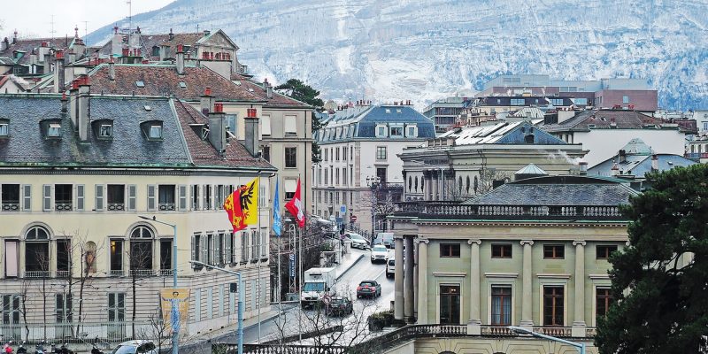 Breathtaking alpine views, luxury shops, and a lot of chocolate and fondue – these are all the things waiting for you at Geneva, Switzerland. Whether you’re here for business, leisure, or as a quick stopover on your way to the Alps, there’s a lot to keep a city break here interesting. Here’s where to stay in Geneva.