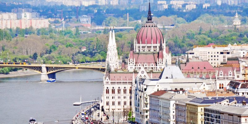 Budapest is a city that everybody seems to love. From luxury travelers on a cruise ship holiday to budget travelers backpacking Europe, the city has a lot to offer. Magnificent Hungarian architecture, delicious cuisine, and a bustling nightlife scene are just a few of the capital city’s charms. For an exciting city break with just the right mix of historical sights and cosmopolitan vibe, head to Hungary’s vibrant capital. Here’s the perfect itinerary for 3 days in Budapest, Hungary.