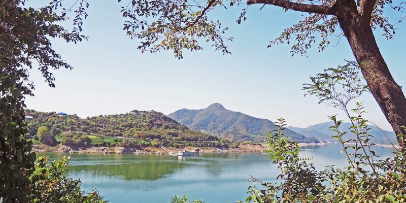 A road trip through South Korea’s beautiful countryside will bring you to stunning lakes and mountains, lovely villages, and amazing scenery you wouldn’t otherwise find in the country’s busy and bustling cities. Step out of Seoul and see more of South Korea with this exciting and easy-to-follow road trip itinerary.