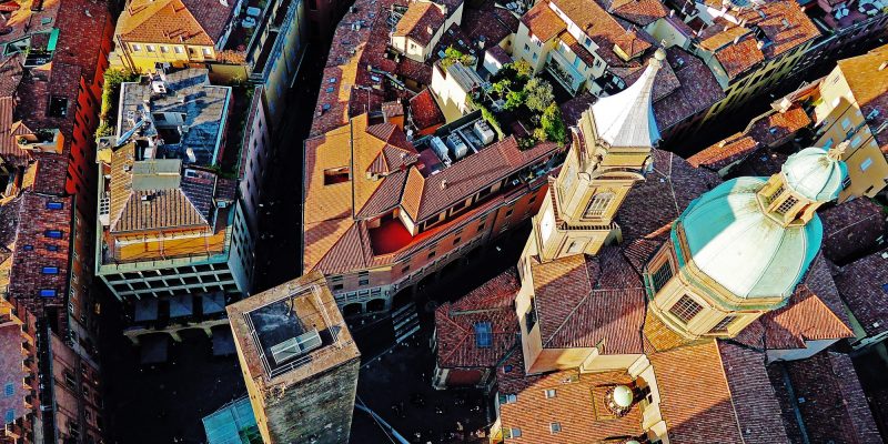 Get ready for one of the most delightful city breaks you’ll have in Italy! Escape the stifling crowds of Rome and Venice and head to Bologna – a totally underrated destination filled with amazing food, beautiful sceneries, and rich cultural traditions. Here’s your essential travel guide to enjoying 3 days in Bologna, Italy.
