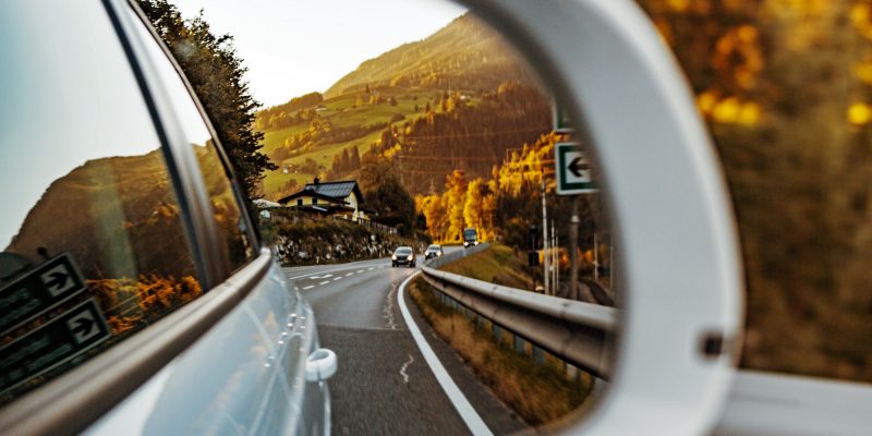 Rolling emerald hills and charming pastel houses, snowcapped mountains and the tinkling of cowbells – if these are some of your favorite things, then a road trip across Austria’s gorgeous countryside will surely make your heart sing. Here’s your essential guide to driving in Austria.
