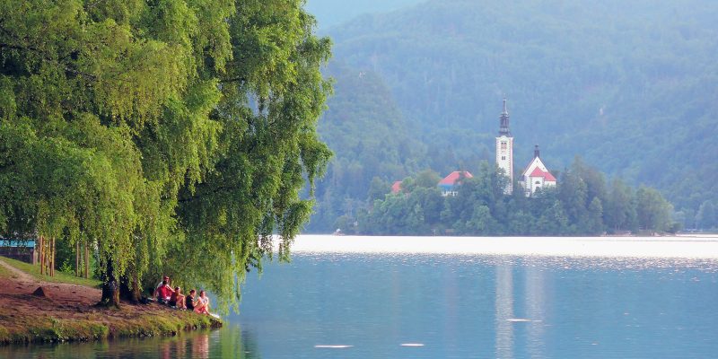 Slovenia is certainly one of Europe’s most underrated destinations. With breathtaking and diverse natural landscapes and smooth and efficient roads that bring you from the Alps to the countryside and all the way to the coasts in a few short hours, it’s the perfect destination for a road trip. Here’s the perfect itinerary for 5 days in Slovenia.