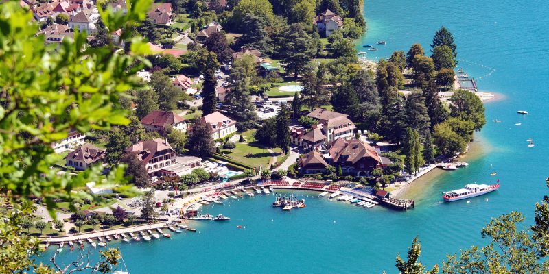 From lush wine regions to laidback beach towns, wealthy historic ports to scenic hilltop villages, there’s a lot to see and discover in France. Head out of the bustling cities and spend a weekend in one of these fabulous French destinations.
